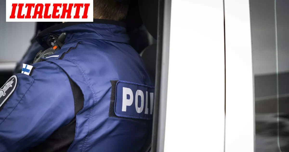 Tumma hahmo ilmestyi omakotitalolle Akaassa – Pian poliisin oli evakuoitava asunto