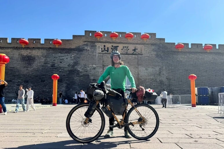 Da Garbatella a Kyoto in bicicletta, il viaggio di Leonardo