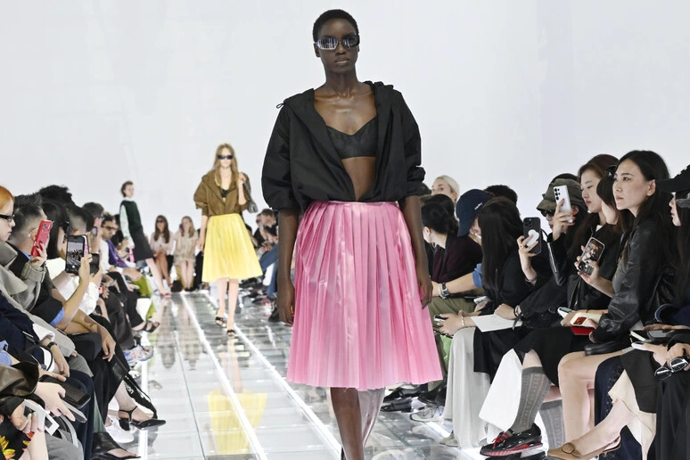 Prada, ossessione gonna per la prossima estate
