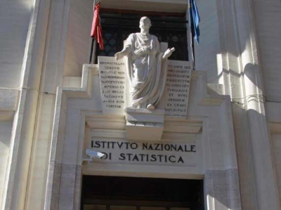 Istat, l’attacco di Meloni e l’imbarazzo dei vertici. I lavoratori: la statistica non è uno strumento del governo