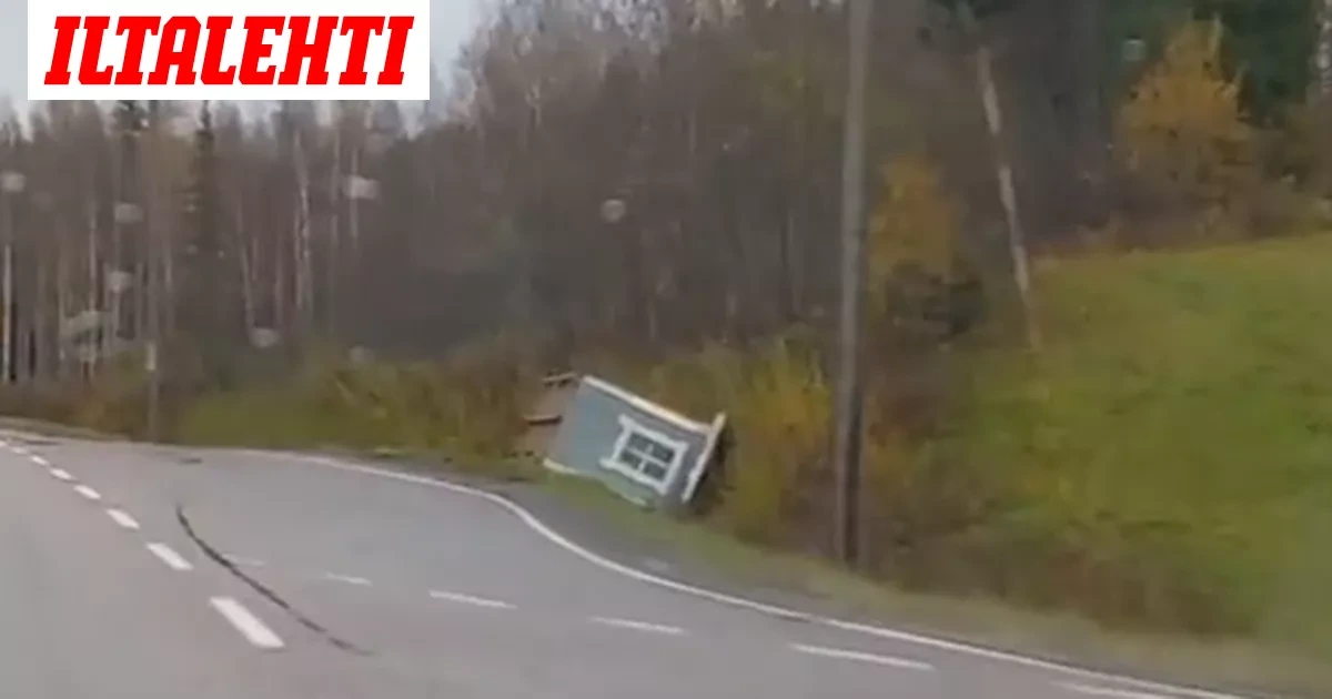 12 bussipysäkin katosta kaadettu Ysitiellä
